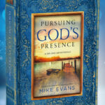 Pursuing God's Presence Daily Devotional